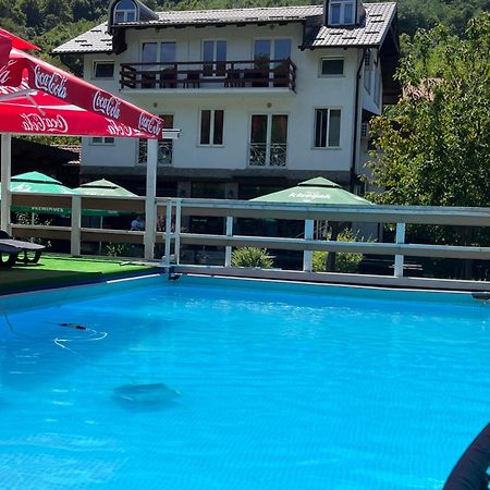 Rooms And Apartments Neron Bihac Lohovo Luaran gambar