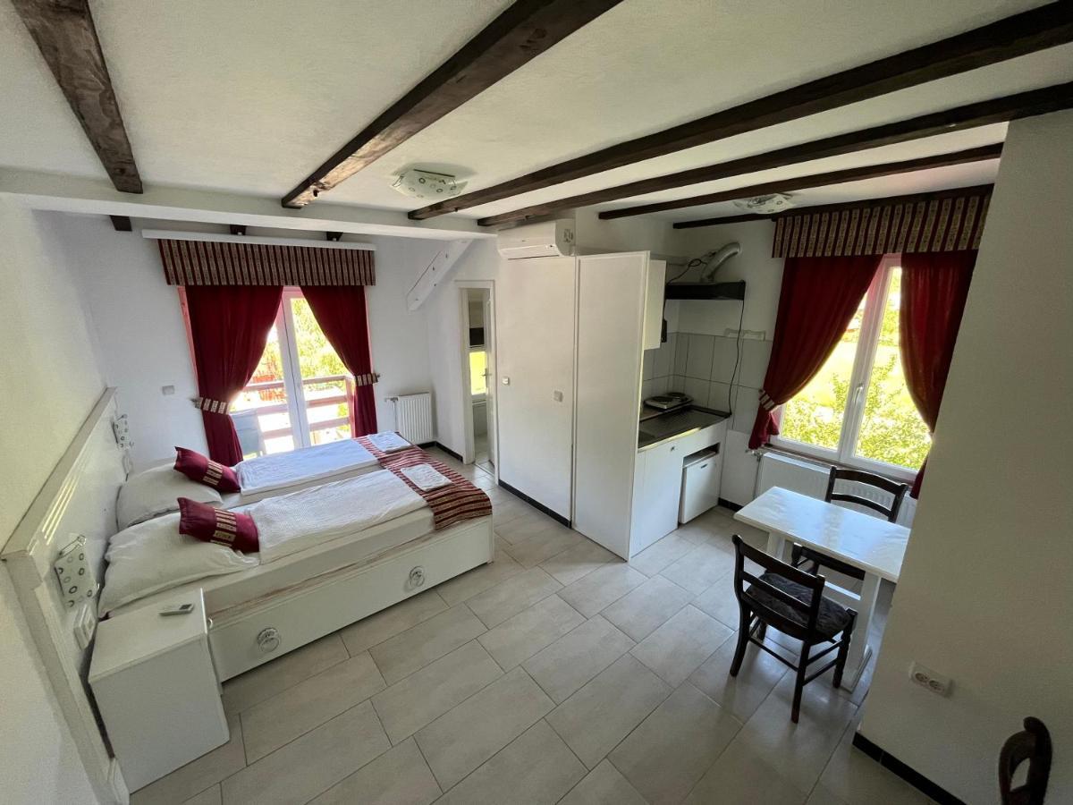 Rooms And Apartments Neron Bihac Lohovo Luaran gambar
