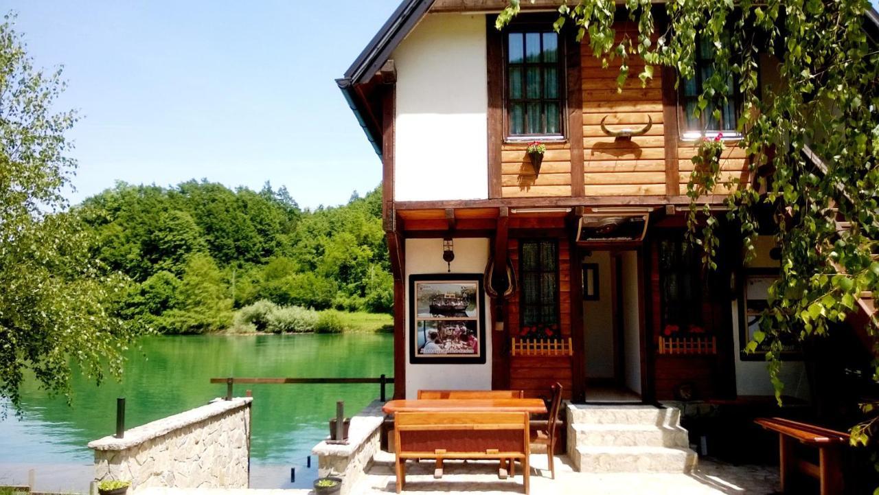 Rooms And Apartments Neron Bihac Lohovo Luaran gambar