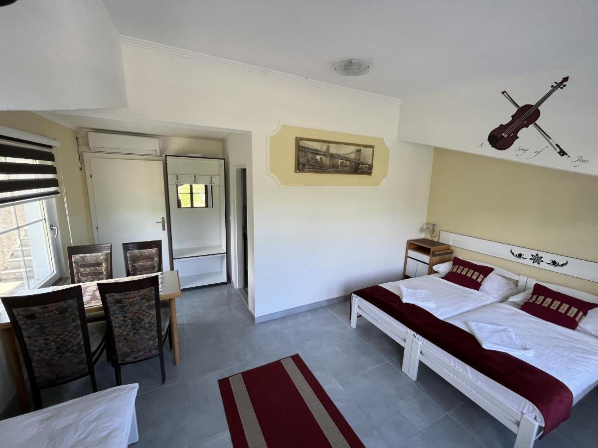 Rooms And Apartments Neron Bihac Lohovo Luaran gambar