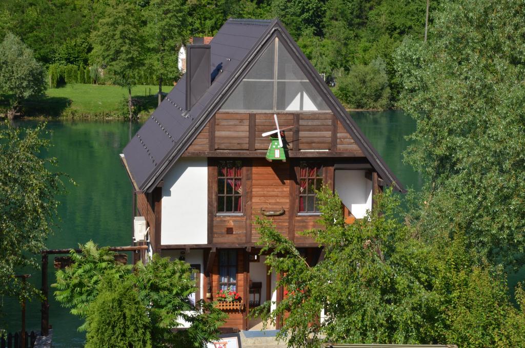 Rooms And Apartments Neron Bihac Lohovo Luaran gambar