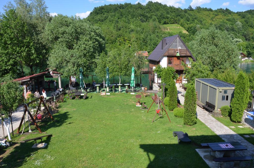 Rooms And Apartments Neron Bihac Lohovo Luaran gambar