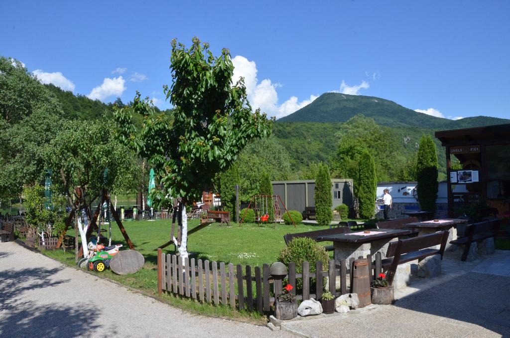 Rooms And Apartments Neron Bihac Lohovo Luaran gambar