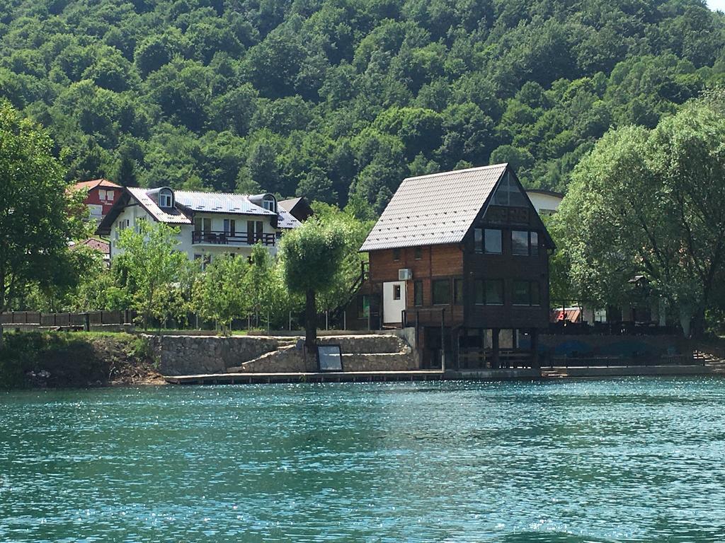 Rooms And Apartments Neron Bihac Lohovo Luaran gambar