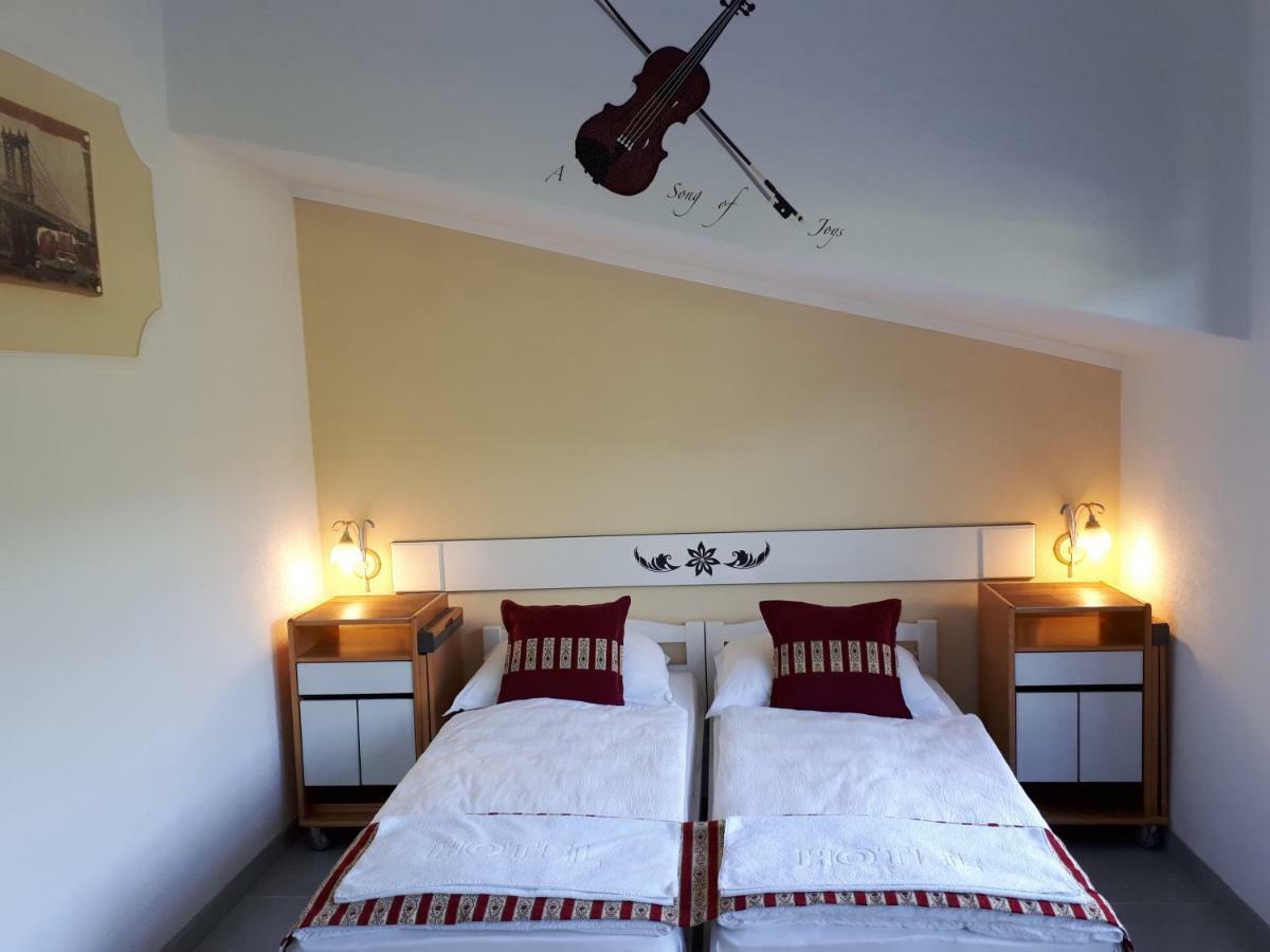 Rooms And Apartments Neron Bihac Lohovo Luaran gambar